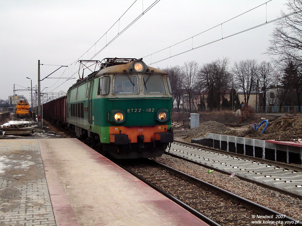 ET22-182