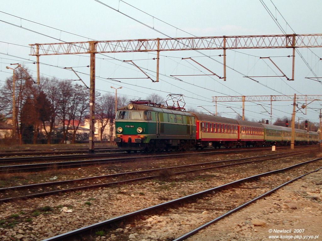 ET22-563